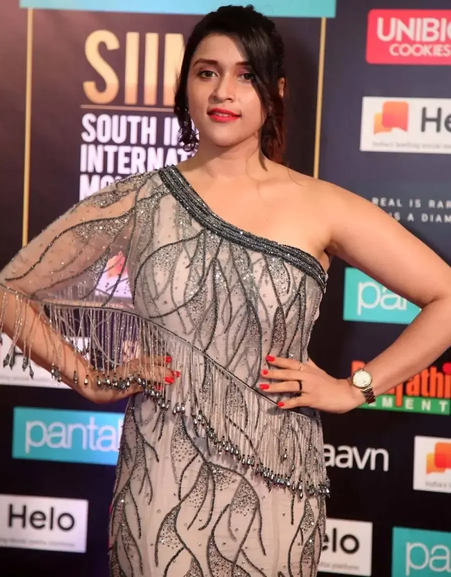 South Indian Model Actress Mannara Chopra at SIIMA Awards